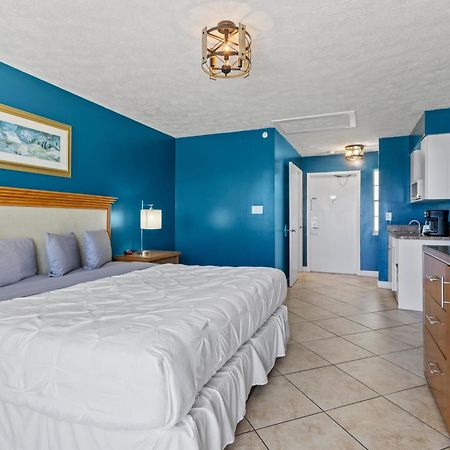 Ocean View Hotel Room With Balcony- King Bed #21 Форт Пирс Экстерьер фото