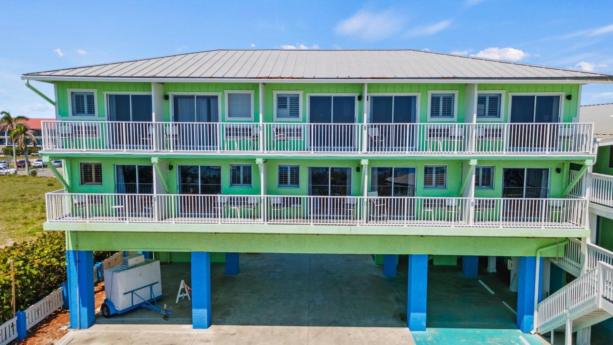 Ocean View Hotel Room With Balcony- King Bed #21 Форт Пирс Экстерьер фото