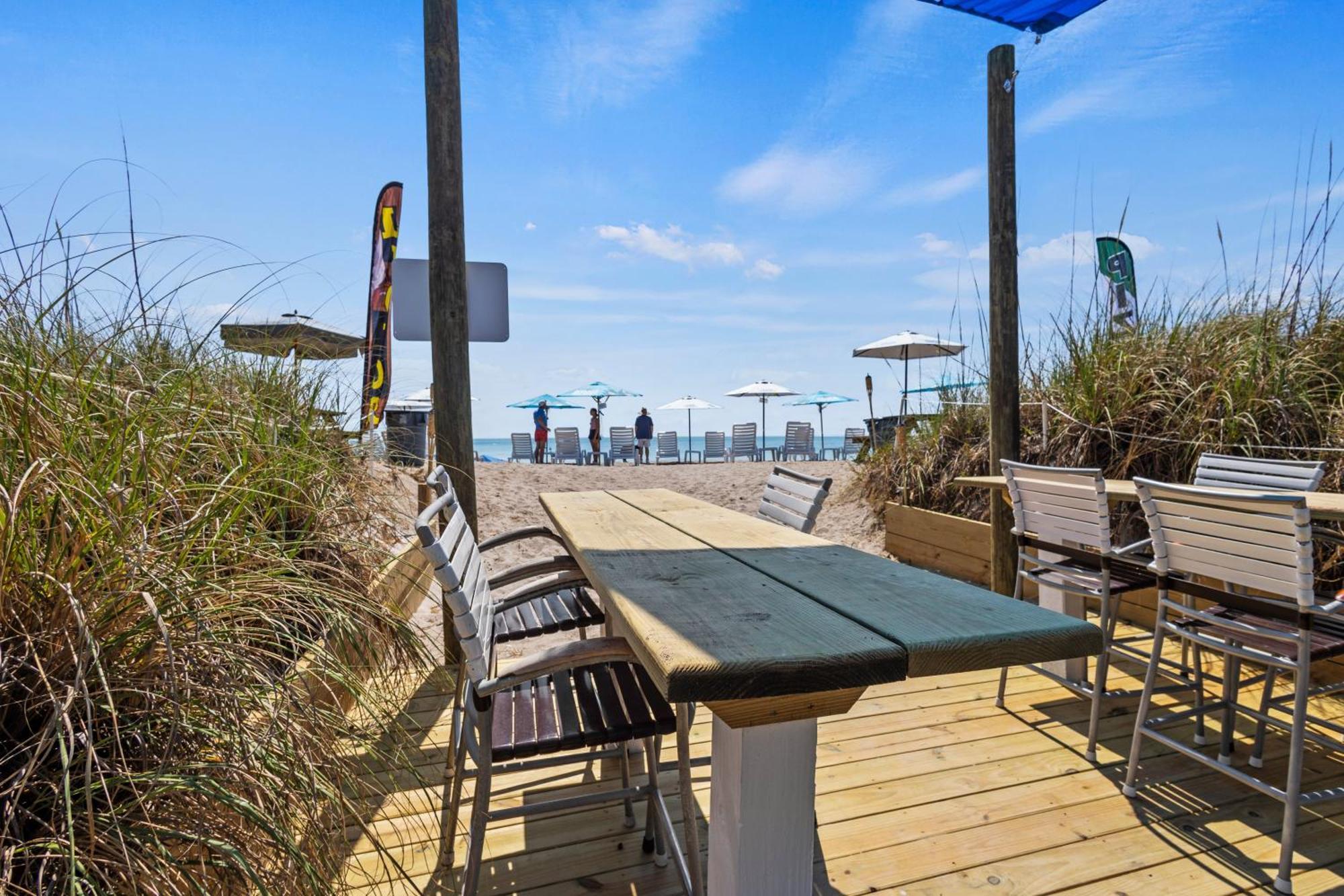Ocean View Hotel Room With Balcony- King Bed #21 Форт Пирс Экстерьер фото