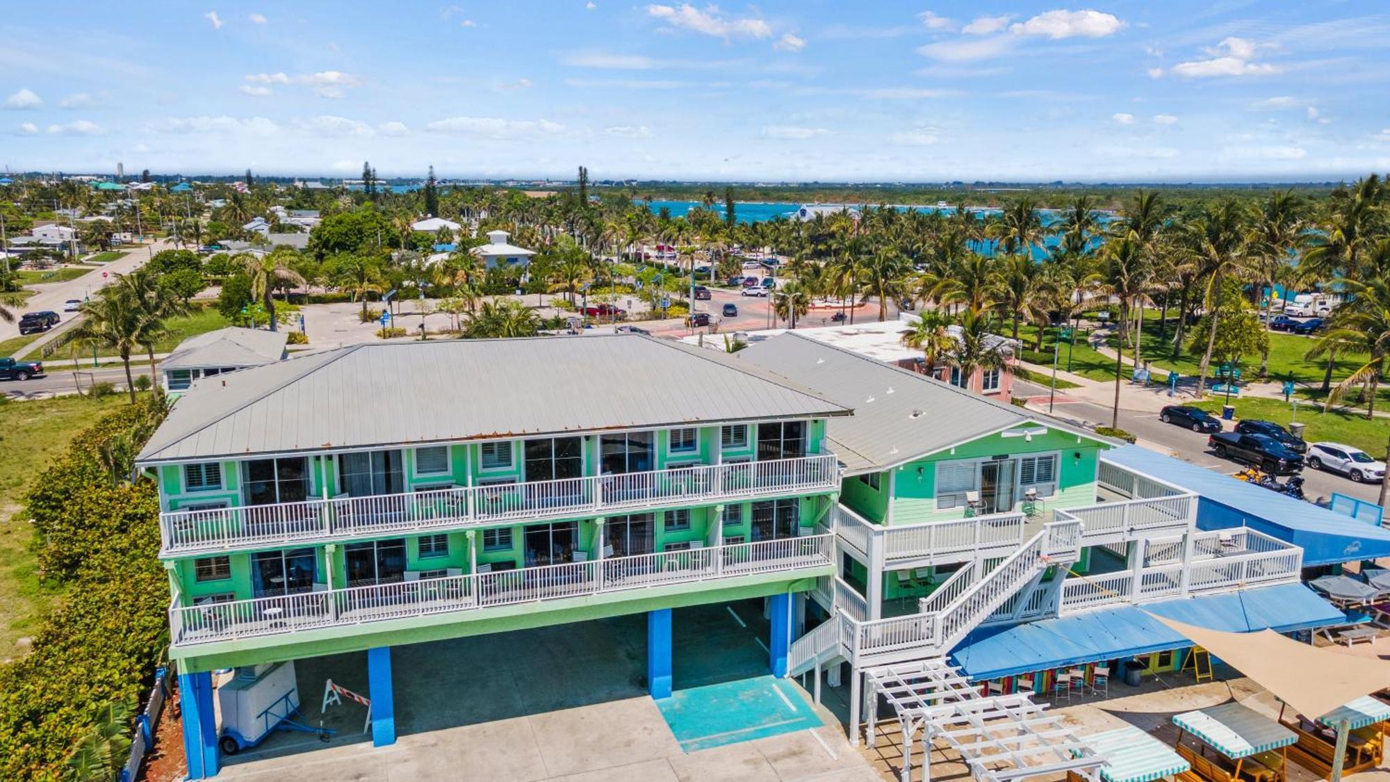 Ocean View Hotel Room With Balcony- King Bed #21 Форт Пирс Экстерьер фото