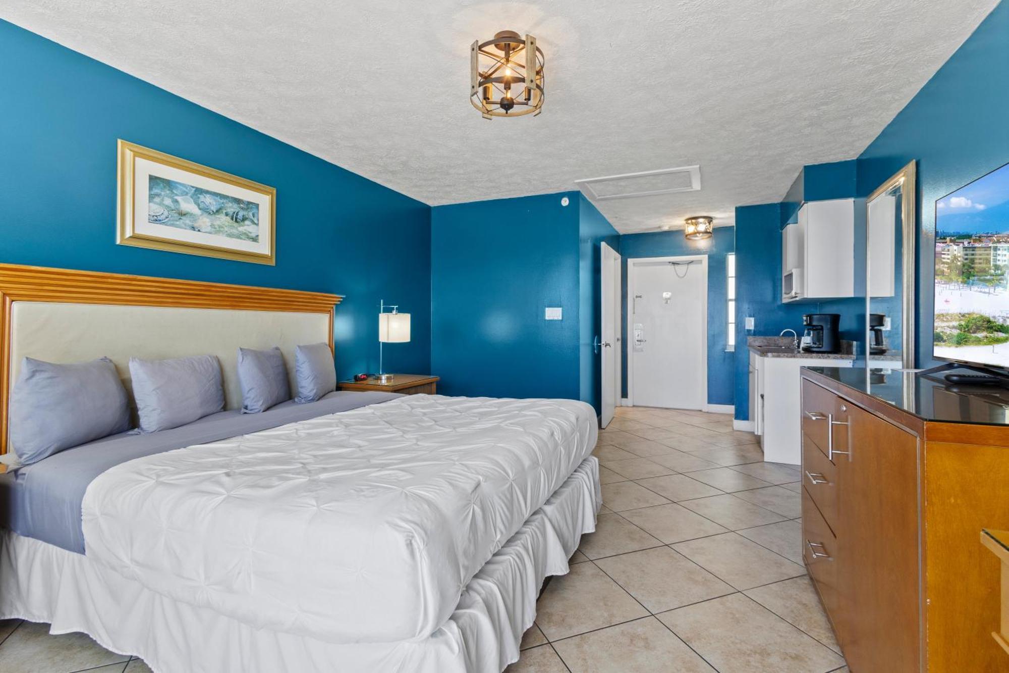 Ocean View Hotel Room With Balcony- King Bed #21 Форт Пирс Экстерьер фото